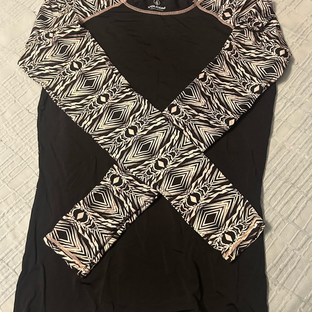 Volcom Black and White Patterned rash guard